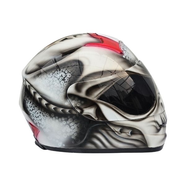 4_Black-alien-helmet d
