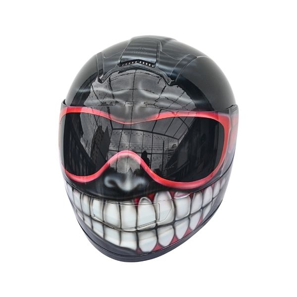 5_White-teeth-helmet g